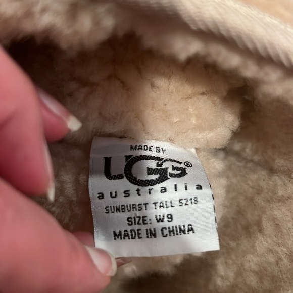 UGG Boots - Picture 11 of 11